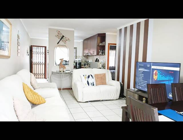 2 BEDROOM FLAT FOR SALE IN BLUFF